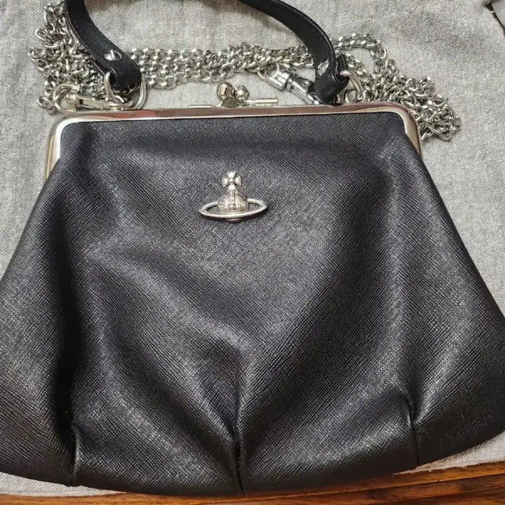 [BUNJANG] Vivienne Westwood Black Chain Shoulder Bag / 비비안웨스트우드 블랙 체인 숄더백