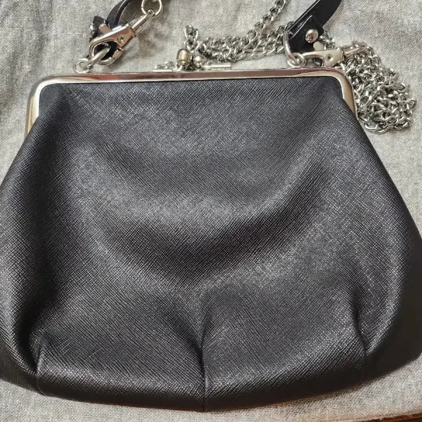 [BUNJANG] Vivienne Westwood Black Chain Shoulder Bag / 비비안웨스트우드 블랙 체인 숄더백