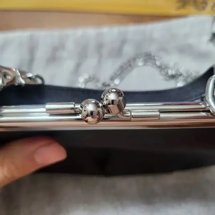 [BUNJANG] Vivienne Westwood Black Chain Shoulder Bag / 비비안웨스트우드 블랙 체인 숄더백