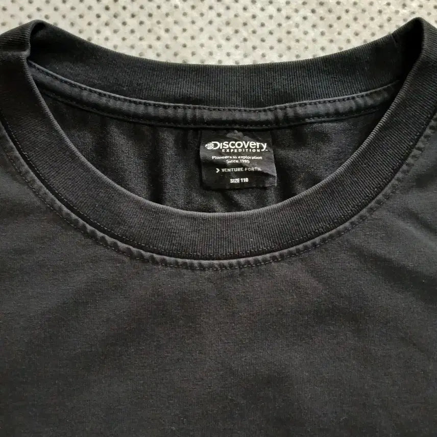 [BUNJANG] Discovery Expedition Black T-Shirt / 디스커버리 익스페디션 블랙 반팔티셔츠