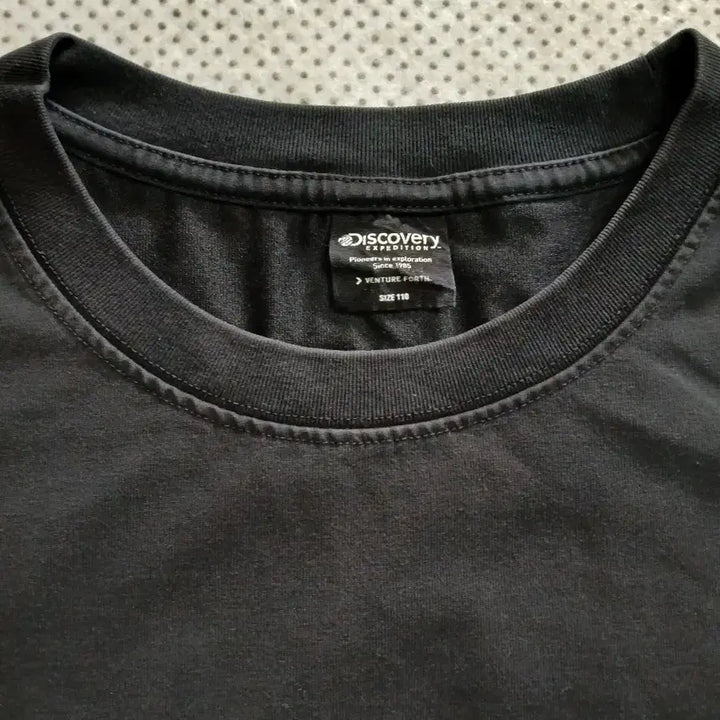 [BUNJANG] Discovery Expedition Black T-Shirt / 디스커버리 익스페디션 블랙 반팔티셔츠