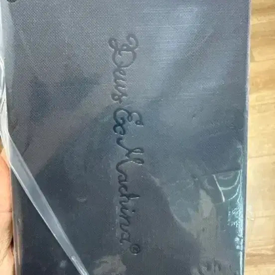 [SOLD OUT] 데우스 엑스 마키나 여권 케이스