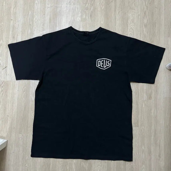 [BUNJANG] Deus Ex Machina Logo Short Sleeve T-Shirt XXL/110 / 데우스 엑스 마키나 로고 반팔티 XXL/110