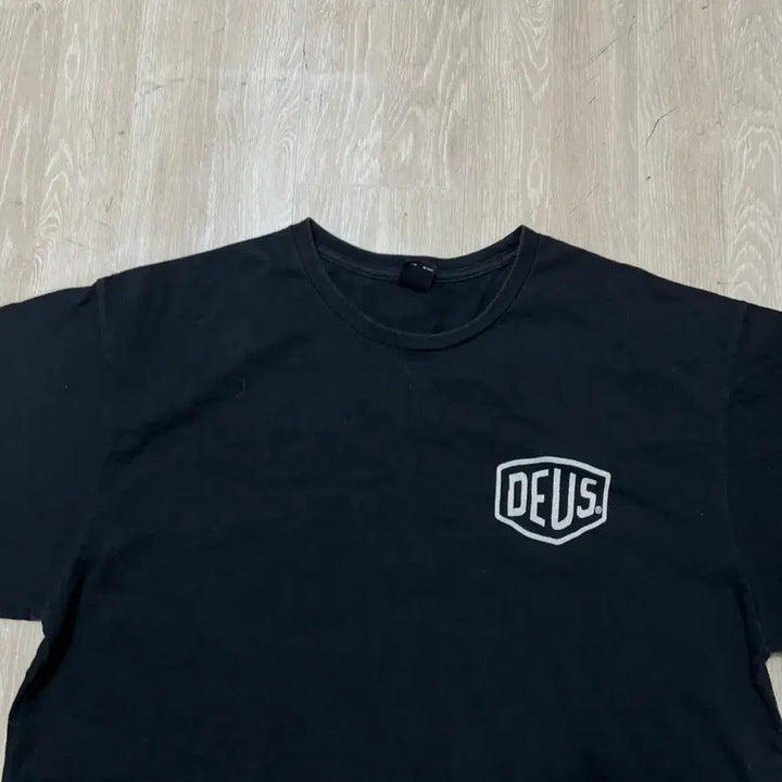 [BUNJANG] Deus Ex Machina Logo Short Sleeve T-Shirt XXL/110 / 데우스 엑스 마키나 로고 반팔티 XXL/110