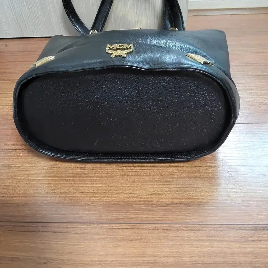 [BUNJANG] MCM Black Shoulder Bag Tote Bag with Charm / MCM 블랙 숄더백 토트백 참 장식