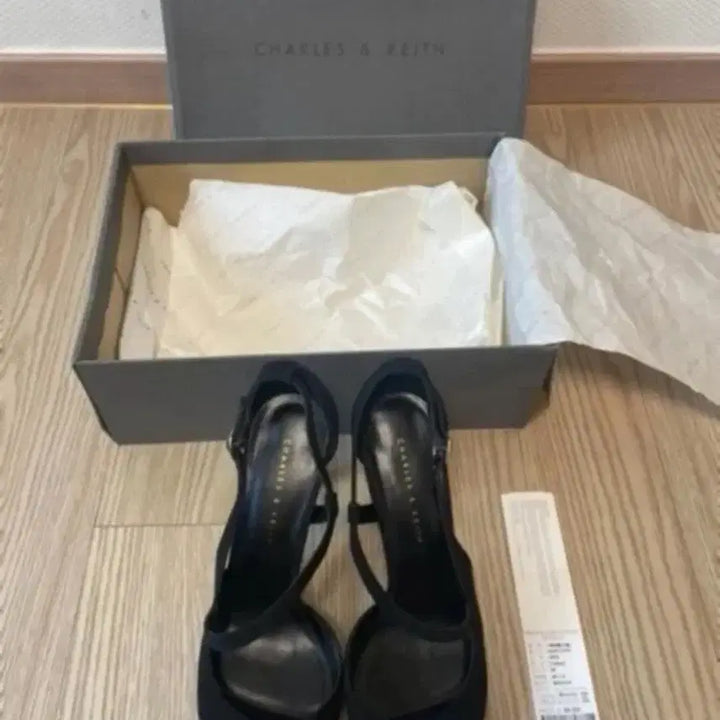 [BUNJANG] Charles &amp; Keith Black Strap Heel Sandals / 찰스앤키스 블랙 스트랩 힐 샌들