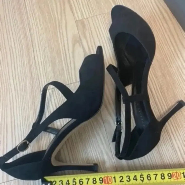 [BUNJANG] Charles &amp; Keith Black Strap Heel Sandals / 찰스앤키스 블랙 스트랩 힐 샌들
