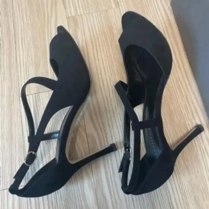 [BUNJANG] Charles &amp; Keith Black Strap Heel Sandals / 찰스앤키스 블랙 스트랩 힐 샌들