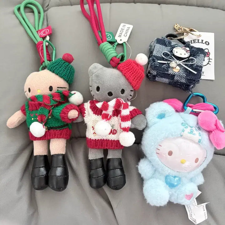 [BUNJANG] Sanrio Hello Kitty Plush Keyring &amp; AirPods Case Bundle / 산리오 헬로키티 인형키링 에어팟케이스 일괄