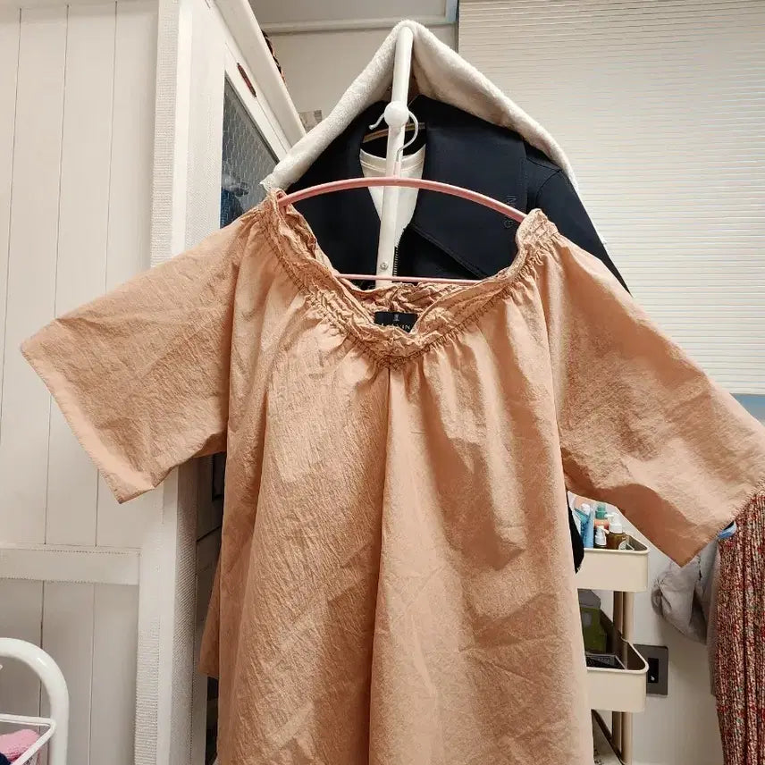 [BUNJANG] LANVIN Pink Off-Shoulder Blouse / LANVIN)핑크 오프숄더 블라우스