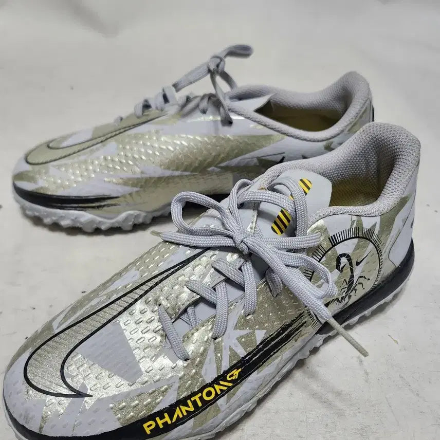 [BUNJANG] Nike Phantom TF Soccer Cleats / 220 나이키 팬텀 축구화 TF 미착용품