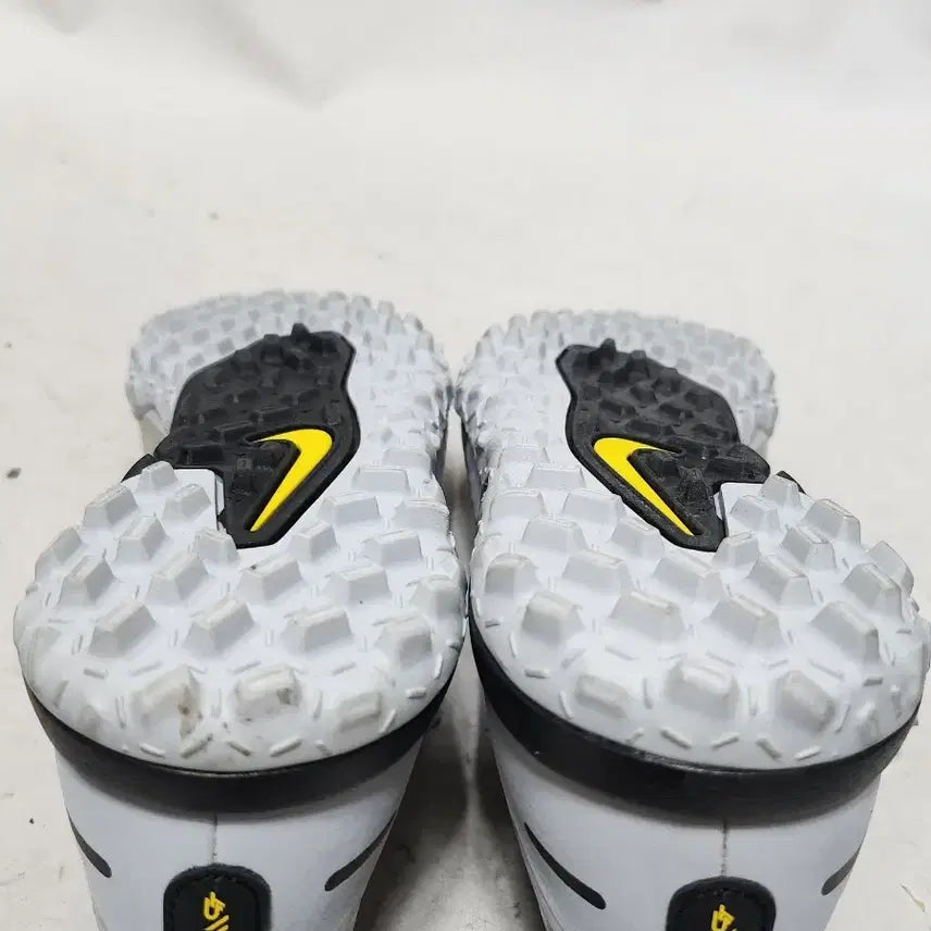 [BUNJANG] Nike Phantom TF Soccer Cleats / 220 나이키 팬텀 축구화 TF 미착용품