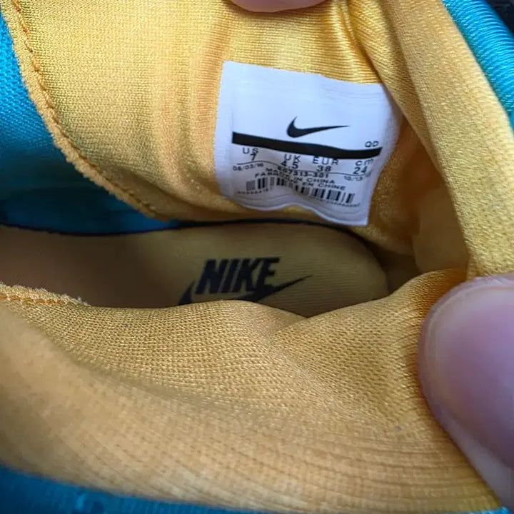[BUNJANG] Nike Zipper Sneakers 240mm / 나이키 운동화 240mm