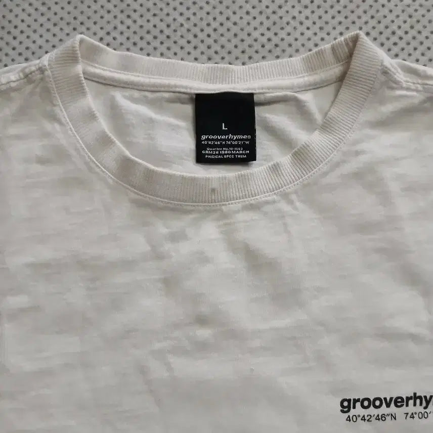 [BUNJANG] Grooverhyme White Short Sleeve T-Shirt / grooverhyme 화이트 반팔 티셔츠