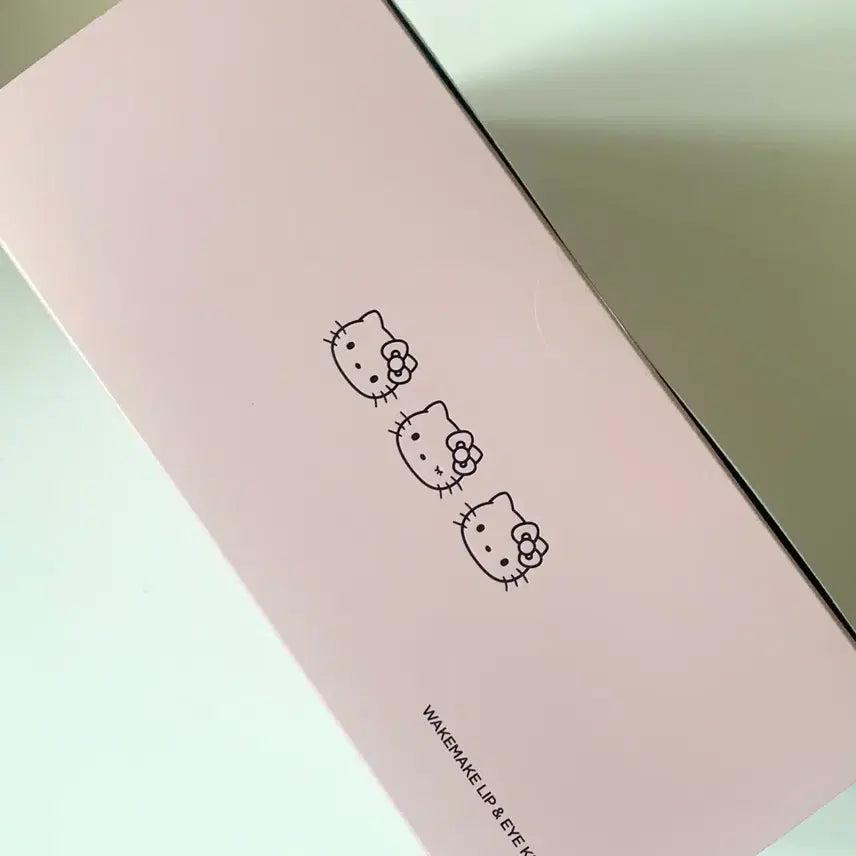 [SOLD OUT] 새상품) 참키링O 핑크쉘 웨이크메이크 헬로키티 립앤아이키트