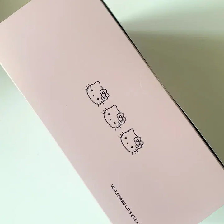 [SOLD OUT] 새상품) 참키링O 핑크쉘 웨이크메이크 헬로키티 립앤아이키트