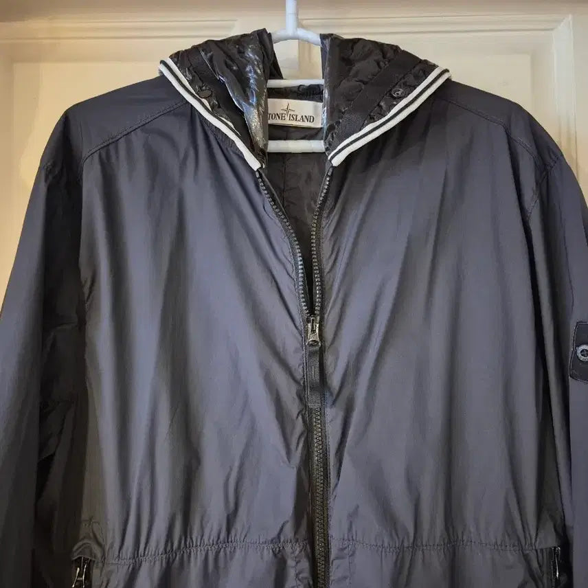 [BUNJANG] Stone Island Skin Touch Windbreaker Jacket / 스톤아일랜드 스킨터치 바람막이