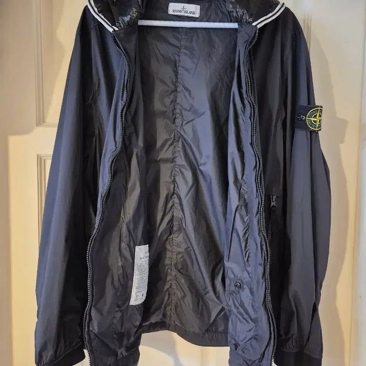 [BUNJANG] Stone Island Skin Touch Windbreaker Jacket / 스톤아일랜드 스킨터치 바람막이