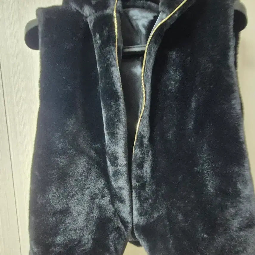 [BUNJANG] Black Fur Vest / 검은색 퍼 조끼