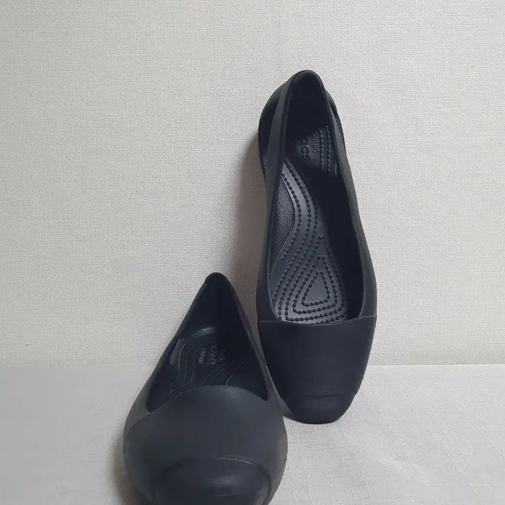 [SOLD OUT] 240mm 크록스 샌들 시에나 플랫 슈즈 블랙  W7