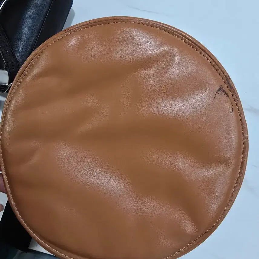 [BUNJANG] COS Leather Cylindrical Handbag Shoulder Bag / cos 코스 버킷백/코스  가죽 원통형 핸드백 숄더백