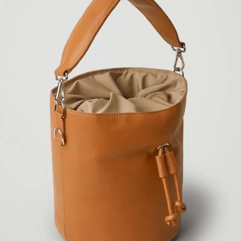 [BUNJANG] COS Leather Cylindrical Handbag Shoulder Bag / cos 코스 버킷백/코스  가죽 원통형 핸드백 숄더백