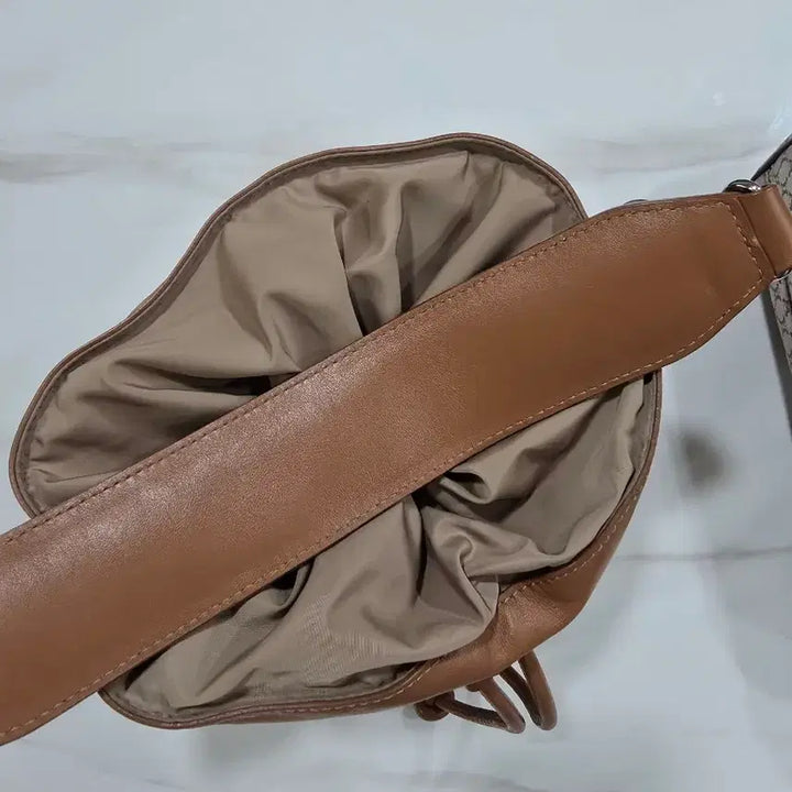 [BUNJANG] COS Leather Cylindrical Handbag Shoulder Bag / cos 코스 버킷백/코스  가죽 원통형 핸드백 숄더백