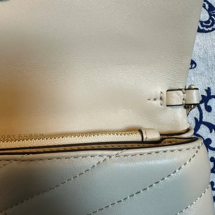 [BUNJANG] Tory Burch Kira Chevron Chain Wallet Ivory / 토리버치 키라 쉐브론 체인 월넛 아이보리