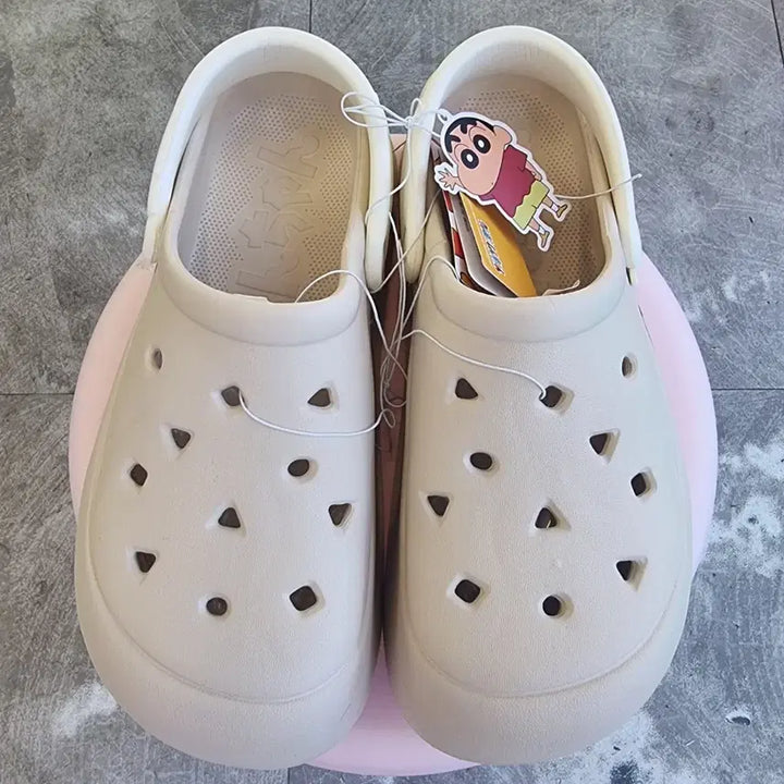 [SOLD OUT] 짱구 아쿠아샌들 슬리퍼 크림색 255