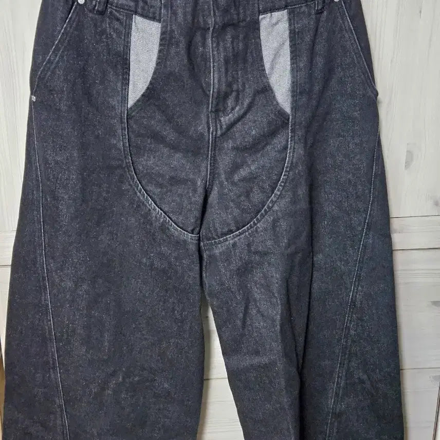 [BUNJANG] Feng Chen Wang Deconstructed Black Denim Pants / Feng Chen Wang 펑첸왕 디컨스트럭티드 블랙 데님 팬츠