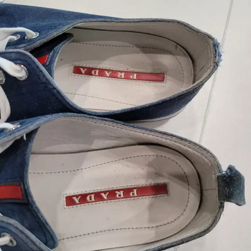 [BUNJANG] Prada Linea Rossa Suede Sneakers / 프라다 리네아 로사 스웨이드 스니커즈 (7.5 / 국내 270 추천)