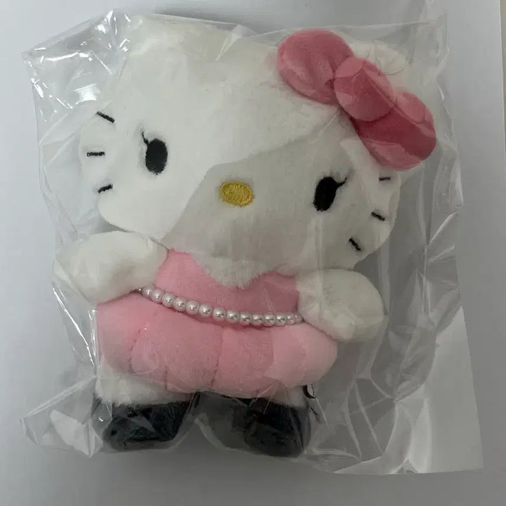 [SOLD OUT] [KREAM 정품] 지수 X 헬로키티 콜라보 오리지널 키링 (박스/카드