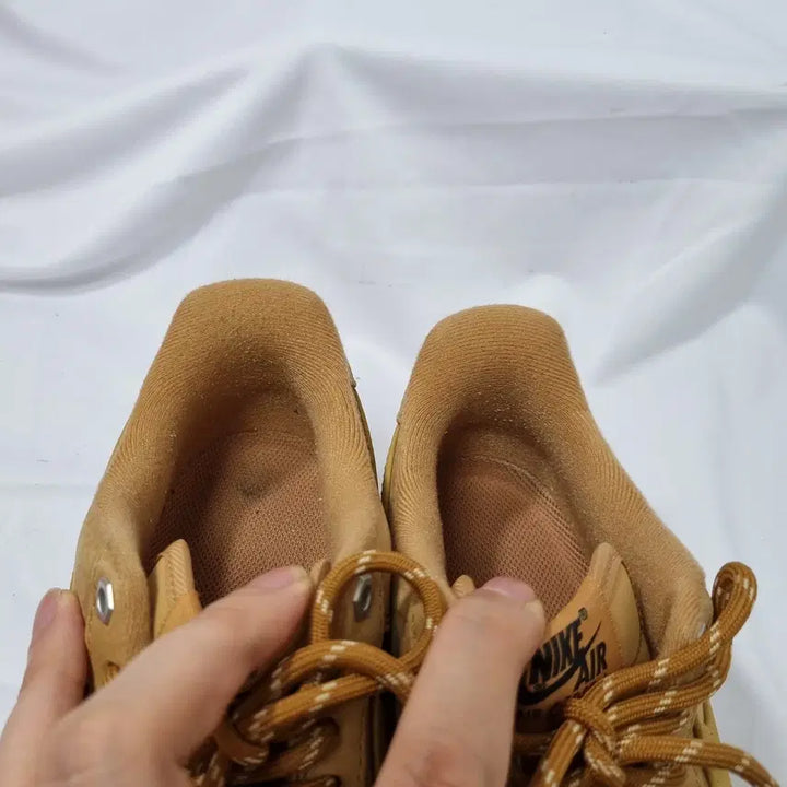 [SOLD OUT] 빈티지하서 255 나이키 에어포스 1 07 로우 된장 된포 위트