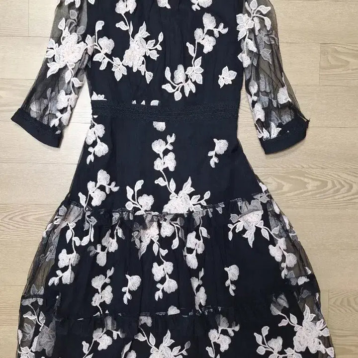[SOLD OUT] 사틴 SATIN 플라워 포인트 시스루 원피스 85사이즈