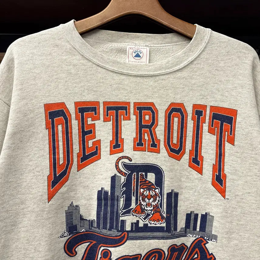 [BUNJANG] Delta Detroit Tigers City Graphic Sweatshirt / 90s 델타 MLB 디트로이트 타이거즈 시티 그래픽 스웻셔츠 N1235