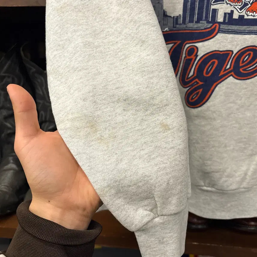 [BUNJANG] Delta Detroit Tigers City Graphic Sweatshirt / 90s 델타 MLB 디트로이트 타이거즈 시티 그래픽 스웻셔츠 N1235