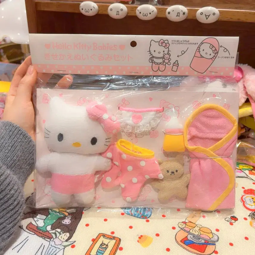 [BUNJANG] Sanrio Hello Kitty Baby Doll Dress-Up Set / 고전 산리오 헬로키티 베이비 인형 옷 갈아입히기 세트