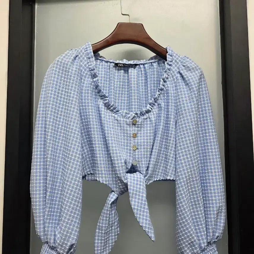 [SOLD OUT] 자라 매듭 뒷밴딩 크롭 블라우스 xs