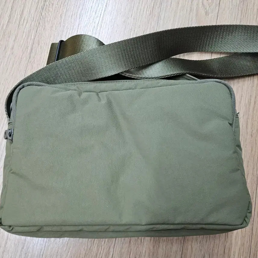 [SOLD OUT] 스위치 카키색 미니크로스백