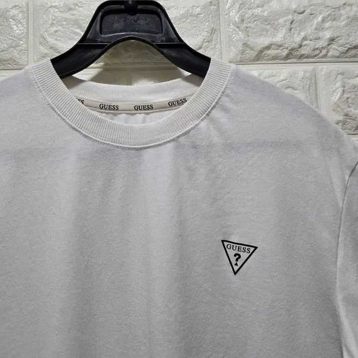 [BUNJANG] Guess Small Logo T-shirt / 게스 스몰로고 반팔티 M