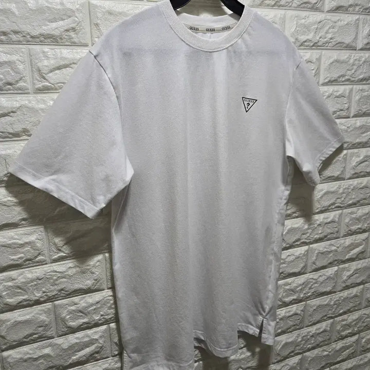 [BUNJANG] Guess Small Logo T-shirt / 게스 스몰로고 반팔티 M