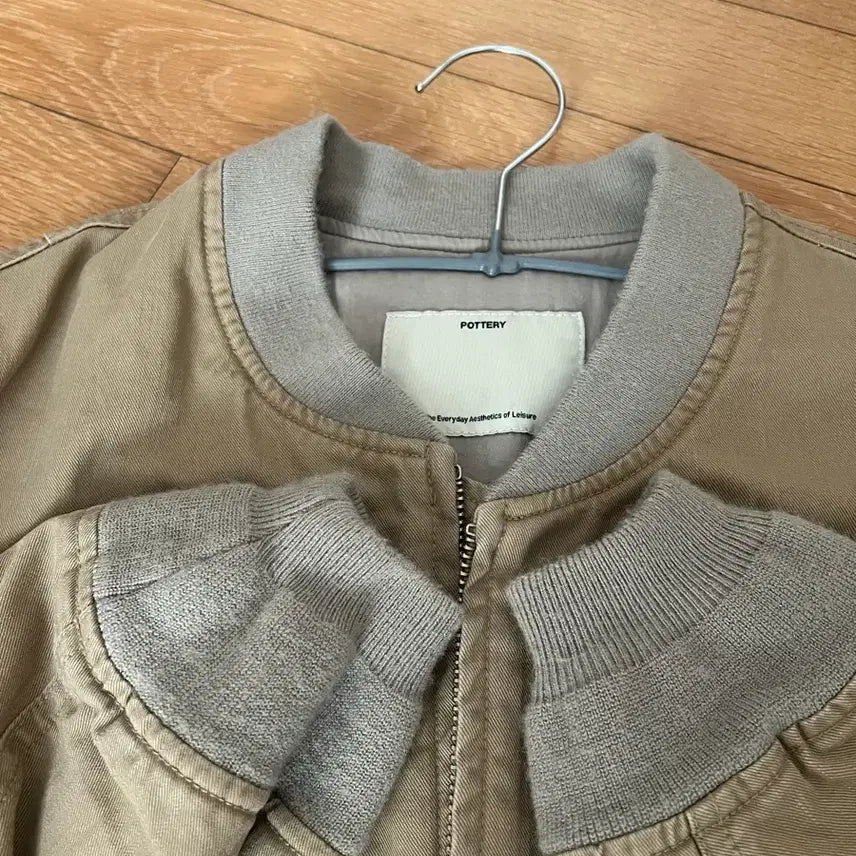 [BUNJANG] POTTERY Beige Bomber Jacket (Size 1) / POTTERY 베이지색 봄버 자켓 1사이즈
