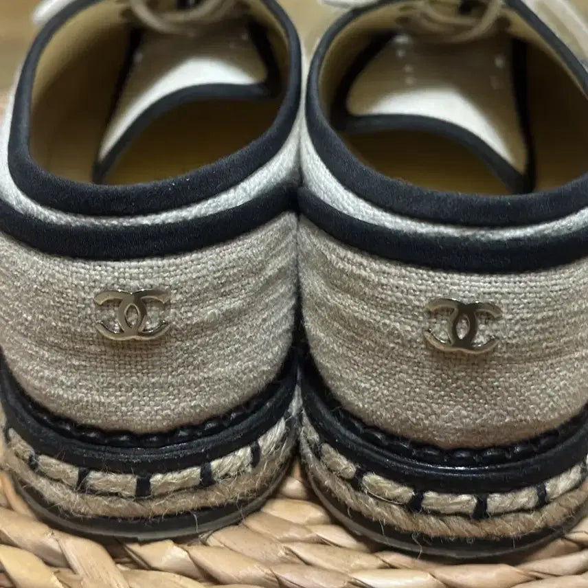 [BUNJANG] Chanel Pearl Espadrille Sneakers / 샤넬 진주 에스파듀 스니커즈