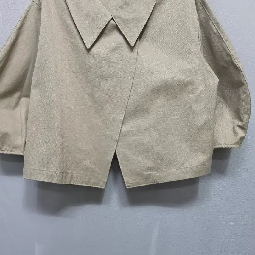 [SOLD OUT] J DEW 카라넥 크롭 블라우스 베이지