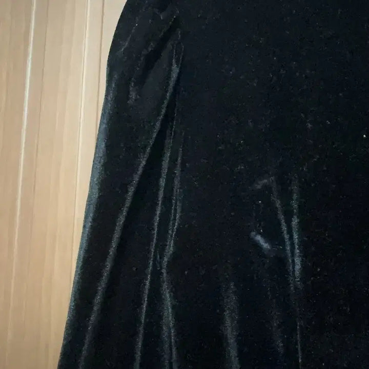 [BUNJANG] 에이블리 무신사 지그재그 연말룩 공겜여주 에이블리 벨벳 블랙 원피스 / 에이블리 무신사 지그재그 연말룩 공겜여주 에이블리 벨벳 블랙 원피스
