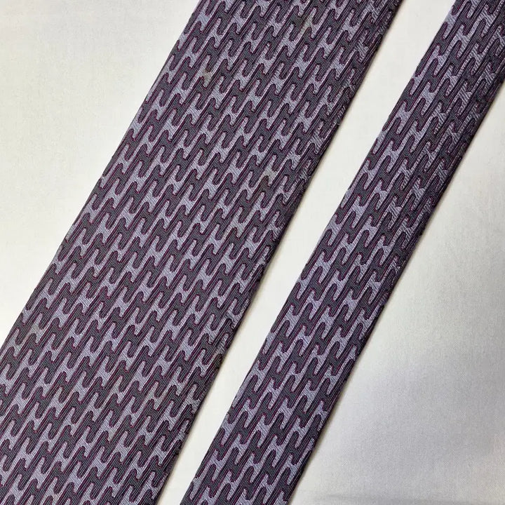 [BUNJANG] Hermes Lavender Burgundy Wave Silk Tie / 에르메스 라벤더 버건디 웨이브 넥타이