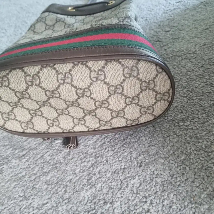 [BUNJANG] Gucci Crossbody Bag / 구찌 GG 버킷백