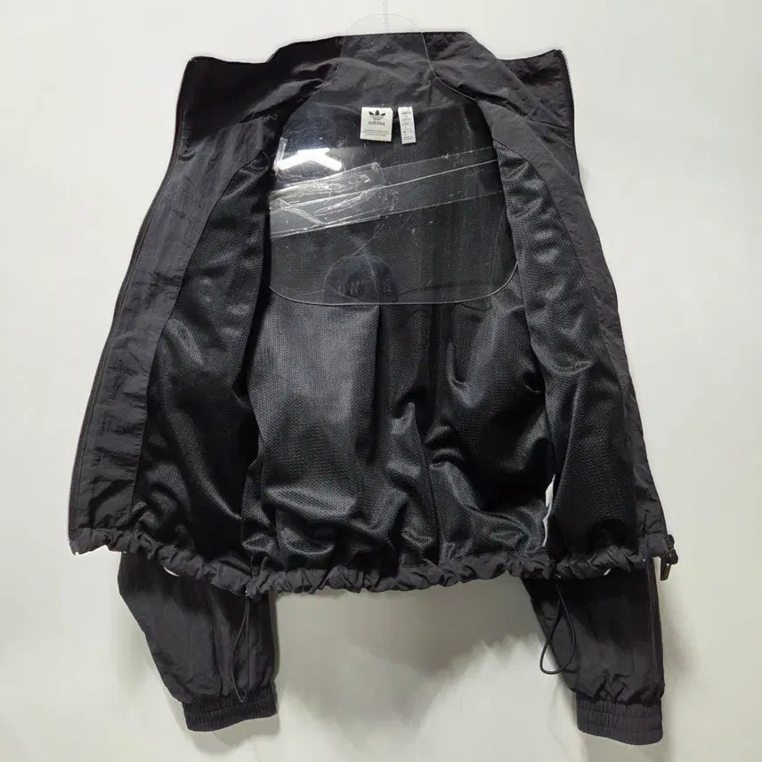 [SOLD OUT] 아디다스 블랙 LRG 로고 크롭 트랙탑 S 26042104
