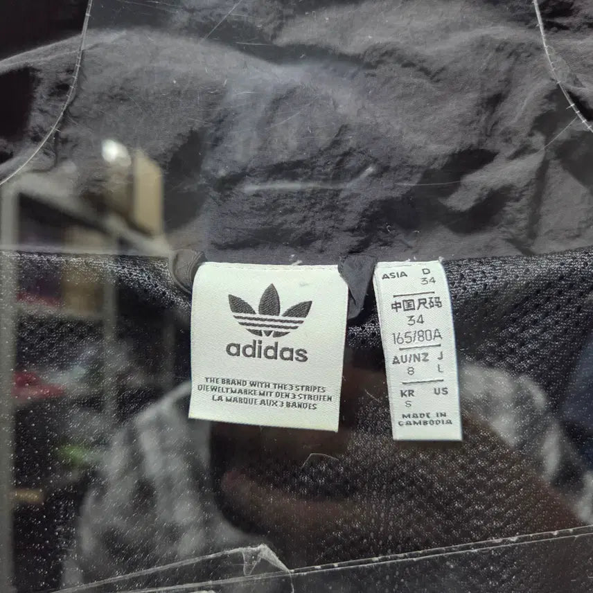 [SOLD OUT] 아디다스 블랙 LRG 로고 크롭 트랙탑 S 26042104
