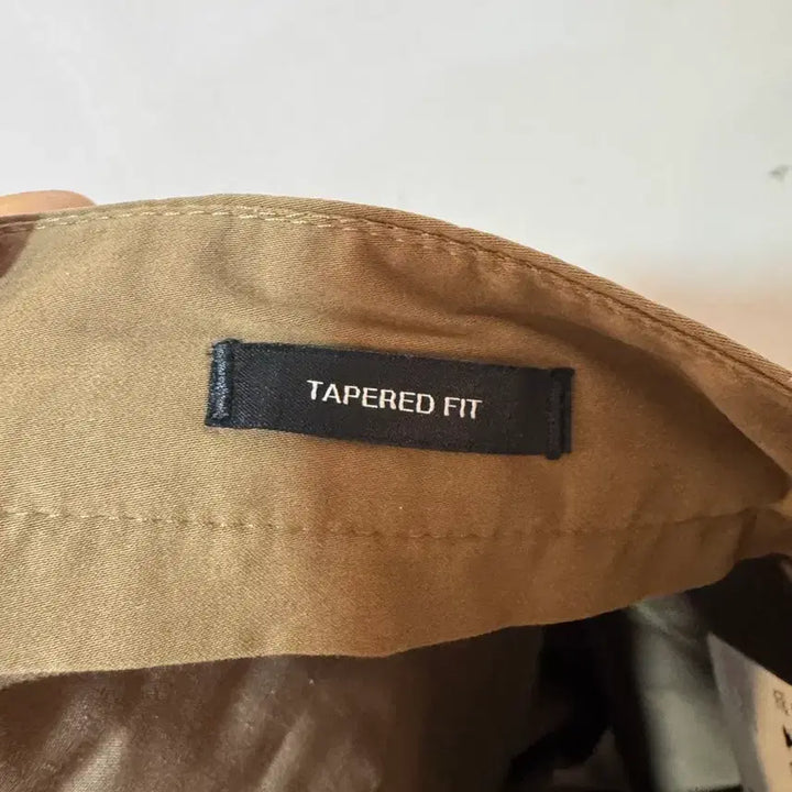[BUNJANG] Hugo Boss Tapered Fit Khaki Shorts 29 / 휴고보스 테이퍼드핏 카키 반바지 29